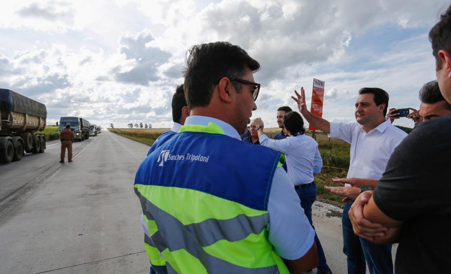 O governador Carlos Massa Ratinho Junior vistoriou nesta quinta-feira (28) uma das obras mais aguardadas da região Sudoeste: a revitalização do trecho da PRC-280 que vai de Palmas ao Trevo Novo Horizonte, em General Carneiro Foto: Ari Dias/AEN