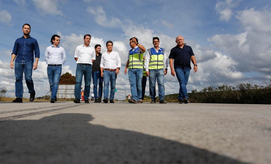 O governador Carlos Massa Ratinho Junior vistoriou nesta quinta-feira (28) uma das obras mais aguardadas da região Sudoeste: a revitalização do trecho da PRC-280 que vai de Palmas ao Trevo Novo Horizonte, em General Carneiro Foto: Jonathan Campos/AEN