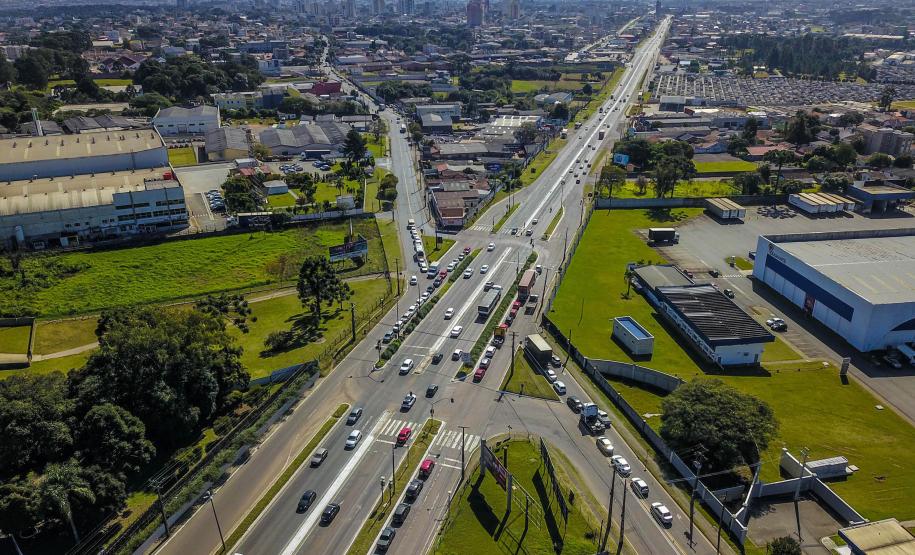 O governador Carlos Massa Ratinho Junior assina ordem de serviço para construção de viaduto em São José dos Pinhais. Foto: José Fernando Ogura/AEN