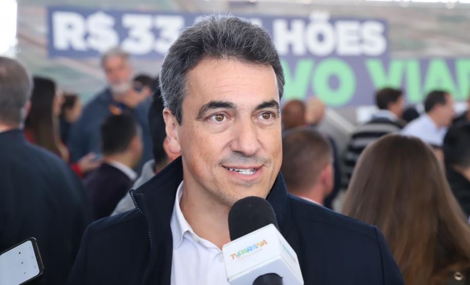 O governador Carlos Massa Ratinho Junior assina ordem de serviço para construção de viaduto em São José dos Pinhais. Foto: Rodrigo Félix Leal / SEIL