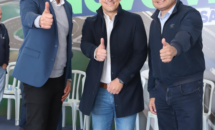 O governador Carlos Massa Ratinho Junior assina ordem de serviço para construção de viaduto em São José dos Pinhais. Foto: Rodrigo Félix Leal / SEIL