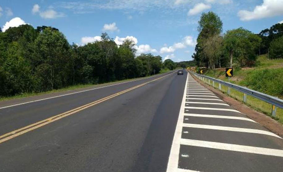 Concessionária de pedágio executa terceiras faixas, novo trevo e passarela de pedestres em rodovias federais. DER/PR fiscaliza o andamento de obras não realizadas durante o contrato - Foto: DER-PARANÁ