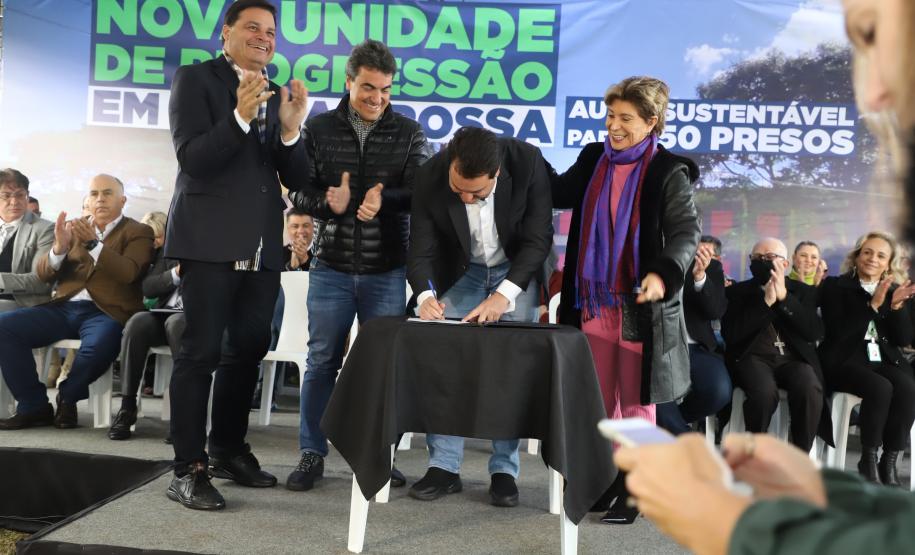 Governador entrega colégio e anuncia pavimentação da Estrada de Alagados, em Ponta Grossa Foto: Ari Dias/AEN