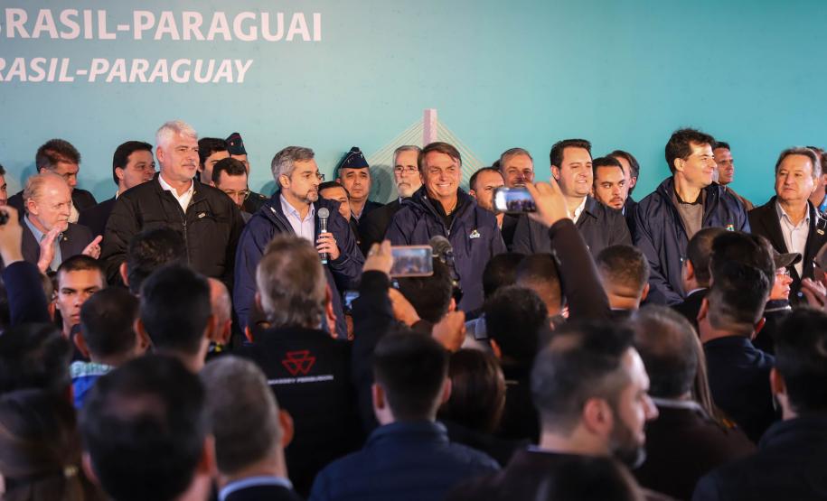 O governador Carlos Massa Ratinho Junior acompanhou nesta sexta-feira (03) o presidente da República, Jair Bolsonaro, em uma visita à obra da Ponte da Integração Brasil-Paraguai, em Foz do Iguaçu, na região Oeste. Foto: José Fernando Ogura/AEN
