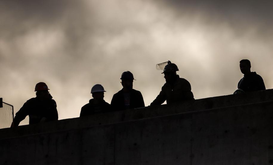 O governador Carlos Massa Ratinho Junior acompanhou nesta sexta-feira (03) o presidente da República, Jair Bolsonaro, em uma visita à obra da Ponte da Integração Brasil-Paraguai, em Foz do Iguaçu, na região Oeste. Foto: José Fernando Ogura/AEN