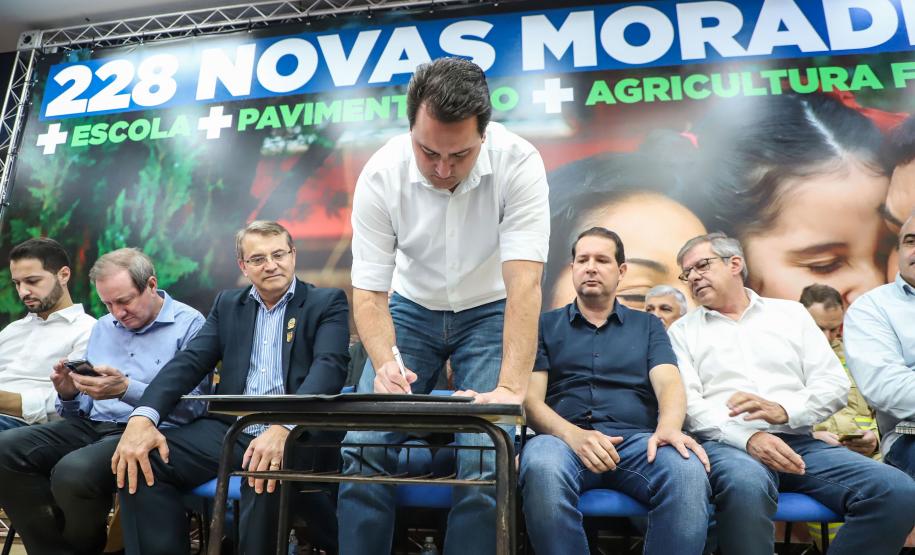 Governador anuncia pavimentação da rodovia entre Toledo e Assis Chateaubriand - Foto: José Fernando Ogura/AEN