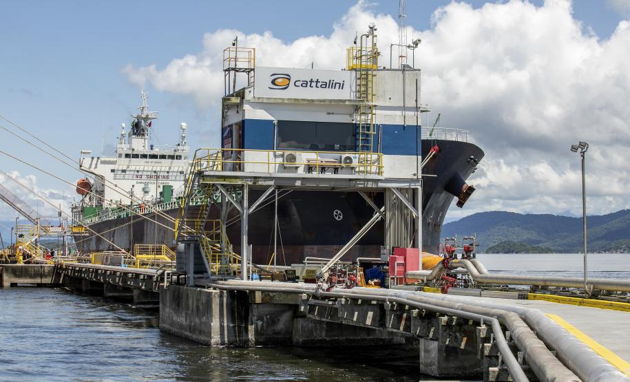 Embarque de líquidos de origem vegetal é destaque nas exportações pelo Porto de Paranaguá - Foto: Claudio Neves/Portos do Paraná