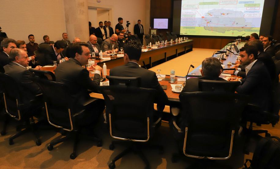 Governador Carlos Massa Ratinho Junior durante reunião técnica com o ministro da Infraestrutura, Marcelo Sampaio, no Palácio Iguaçu -  Foto: Ari Dias/AEN