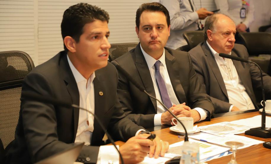 Governador Carlos Massa Ratinho Junior durante reunião técnica com o ministro da Infraestrutura, Marcelo Sampaio, no Palácio Iguaçu -  Foto: Ari Dias/AEN