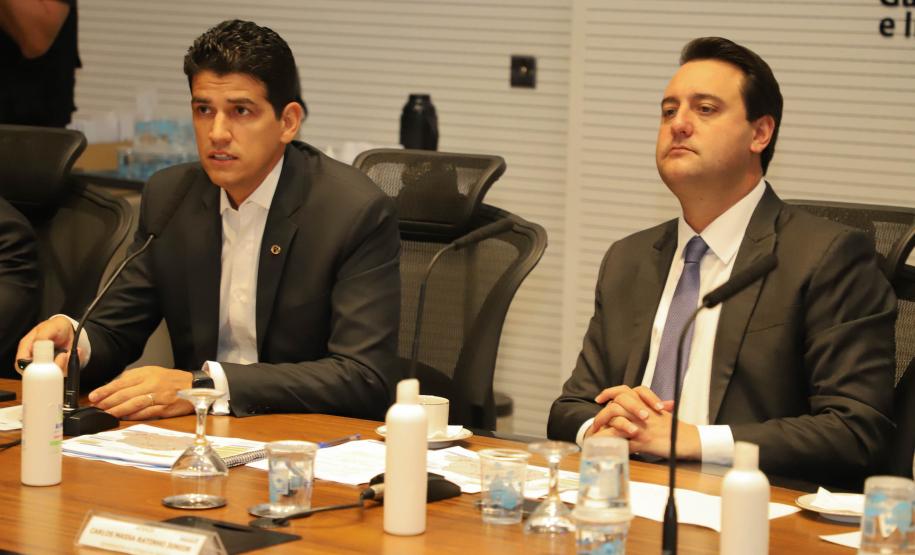 Governador Carlos Massa Ratinho Junior durante reunião técnica com o ministro da Infraestrutura, Marcelo Sampaio, no Palácio Iguaçu -  Foto: Ari Dias/AEN