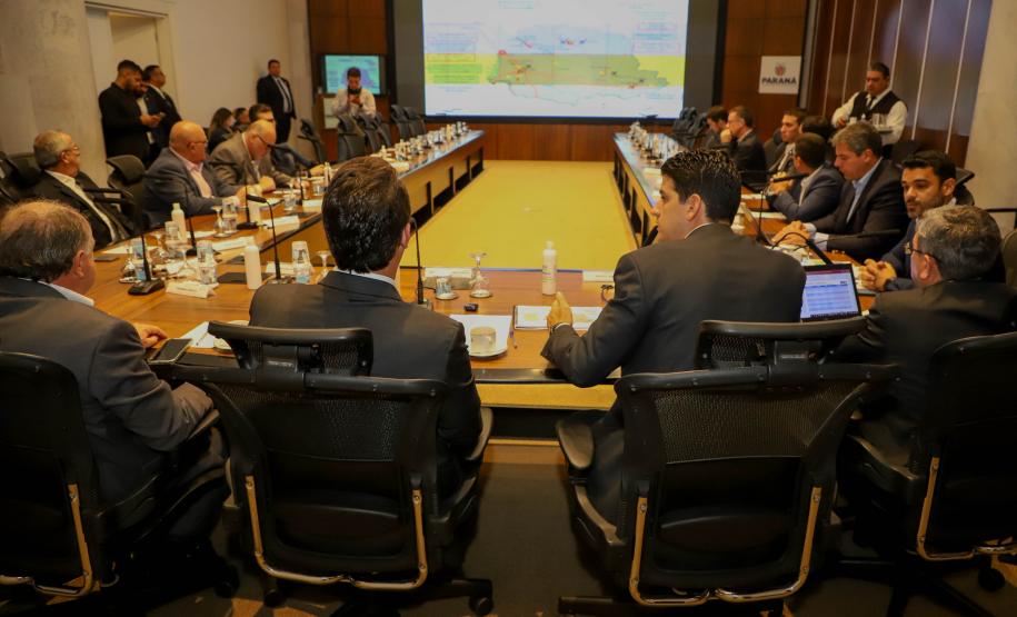 Governador Carlos Massa Ratinho Junior durante reunião técnica com o ministro da Infraestrutura, Marcelo Sampaio, no Palácio Iguaçu -  Foto: Ari Dias/AEN