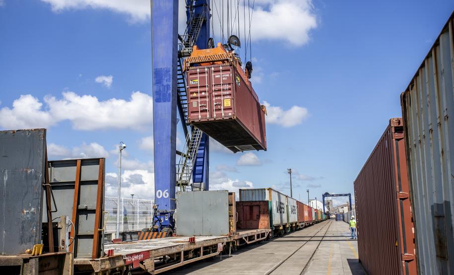 Aumenta transporte ferroviário de carga pelos portos paranaenses - Foto: Claudio Neves/Portos do Paraná