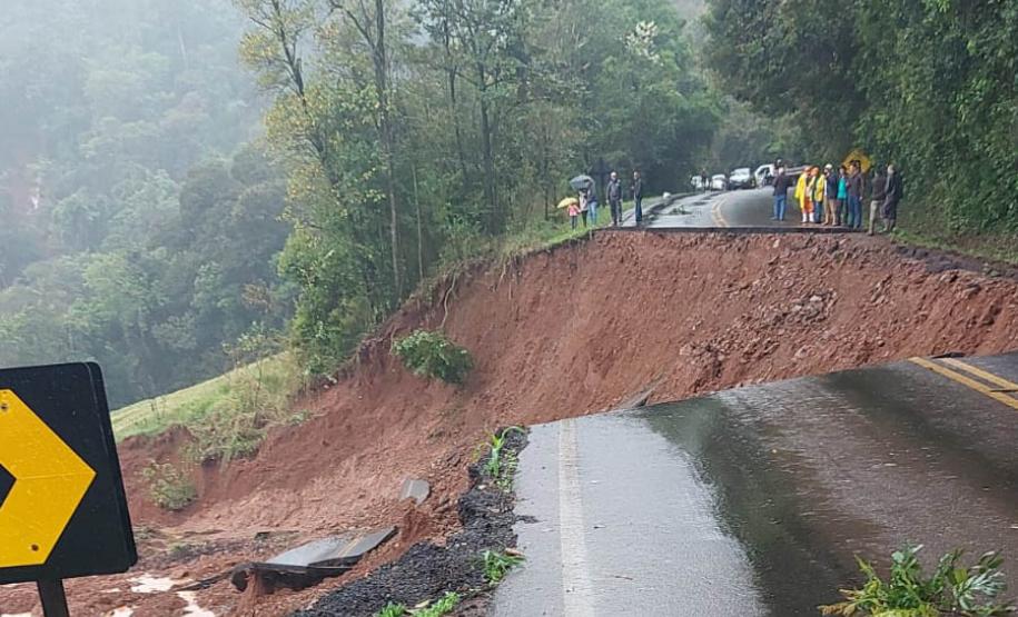 DER/PR prepara contratação emergencial para reparo da PR-182, atingida pelas chuvas - Foto: DER/PARANÁ