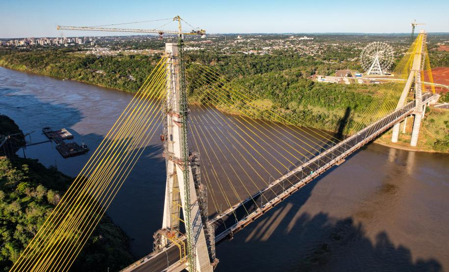 Nova ponte Brasil-Paraguai, em Foz do Iguaçu, está quase finalizada. Foto: Rodrigo Félix Leal / SEIL