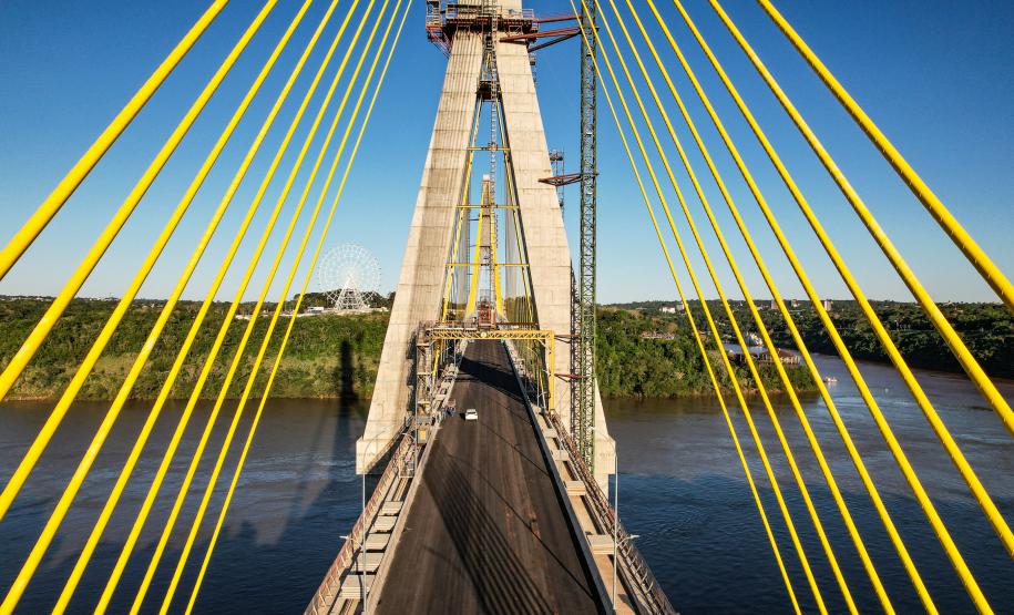 Nova ponte Brasil-Paraguai, em Foz do Iguaçu, está quase finalizada. Foto: Rodrigo Félix Leal / SEIL