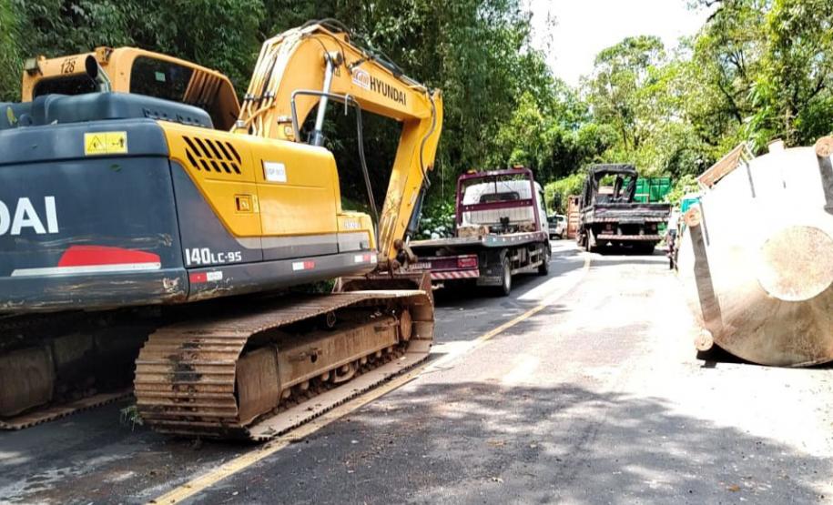 DER/PR avança nos trabalhos de recuperação do pavimento na Estrada da Graciosa - Foto: DER