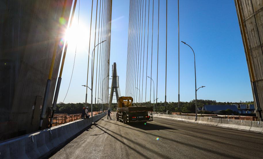 Nova ponte Brasil-Paraguai, em Foz do Iguaçu, está quase finalizada. Foto: Rodrigo Félix Leal / SEIL