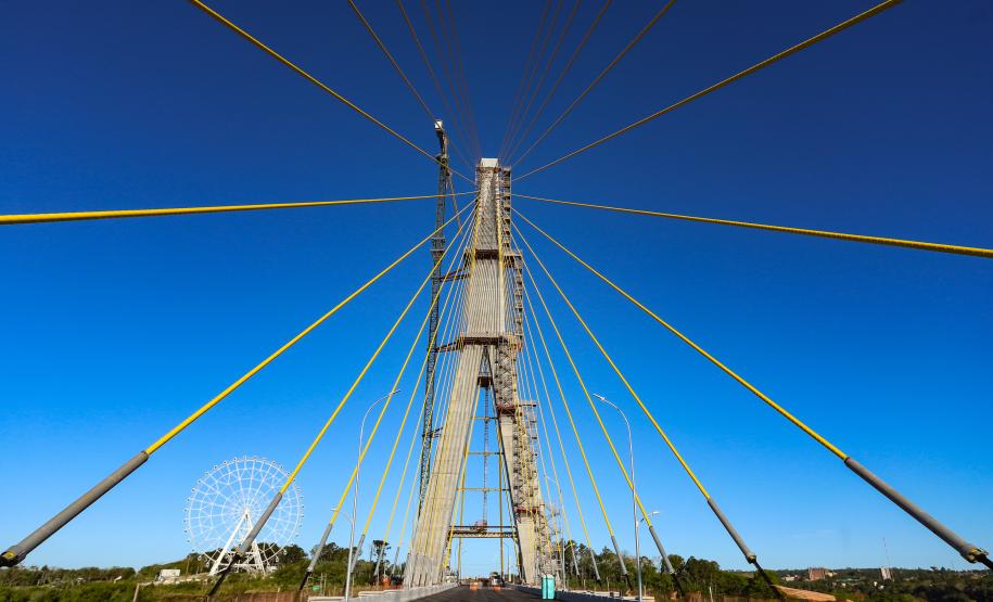 Nova ponte Brasil-Paraguai, em Foz do Iguaçu, está quase finalizada. Foto: Rodrigo Félix Leal / SEIL