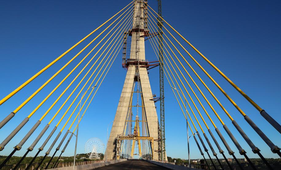 Governador Ratinho Junior faz última vistoria na Ponte da Integração, que está concluída Foto: Rodrigo Félix Leal / SEIL