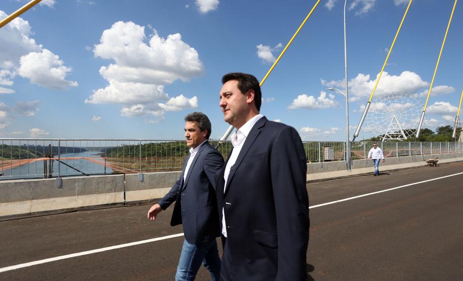 Governador Ratinho Junior faz última vistoria na Ponte da Integração, que está concluída Foto: Gilson Abreu/AEN