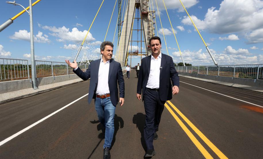 Governador Ratinho Junior faz última vistoria na Ponte da Integração, que está concluída Foto: Gilson Abreu/AEN