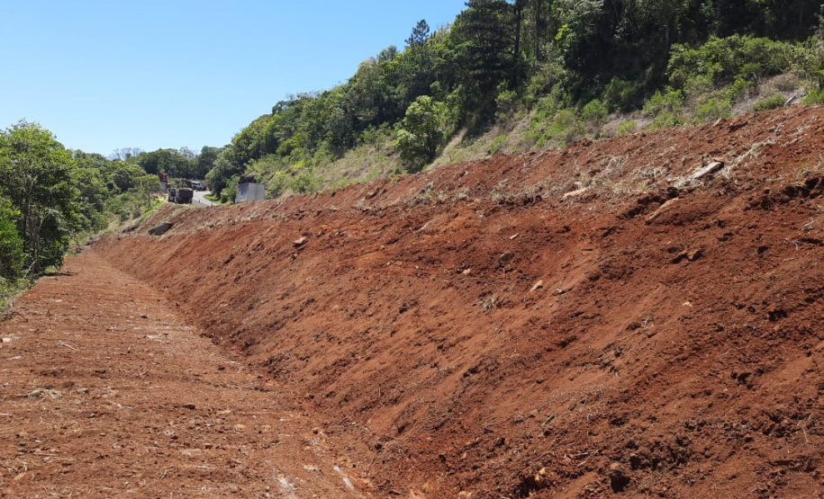 Sem interdição, DER-PR segue com as obras de recuperação da PR-170, em Bituruna Foto: DER