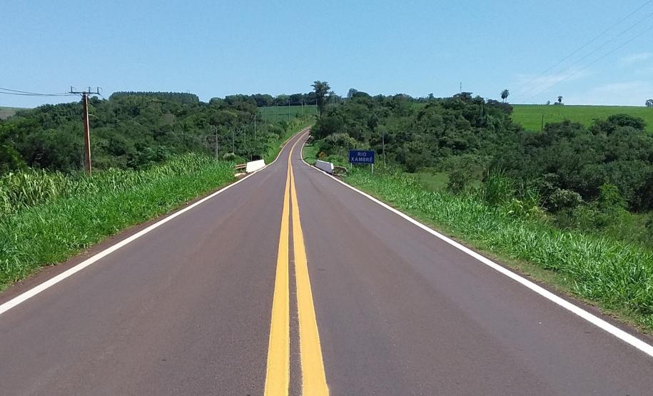 PR-490 Iporã - Altônia - Rodovia que liga Iporã e Altônia recebe reforço de sinalização - Foto: DER