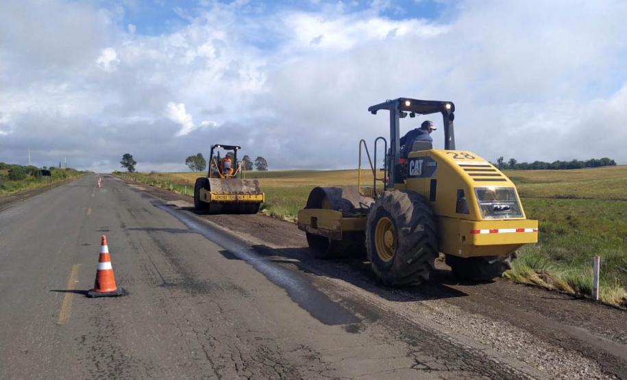 Início de operação pare e siga nas obras do whitetopping da PRC-280 - Foto: Ari Dias/AEN