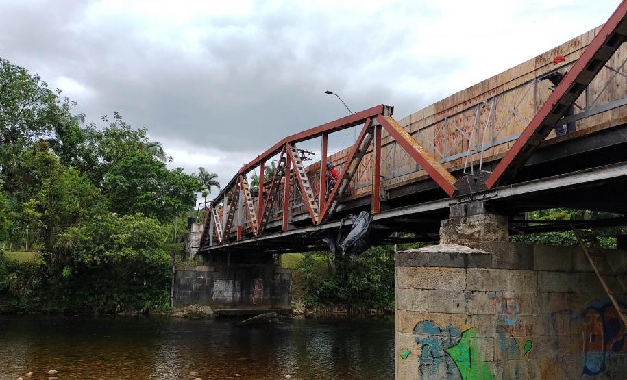 Reforma de ponte metálica em Morretes atinge quase 50% de execução - Foto: DER
