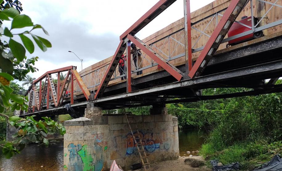 Reforma de ponte metálica em Morretes atinge quase 50% de execução - Foto: DER
