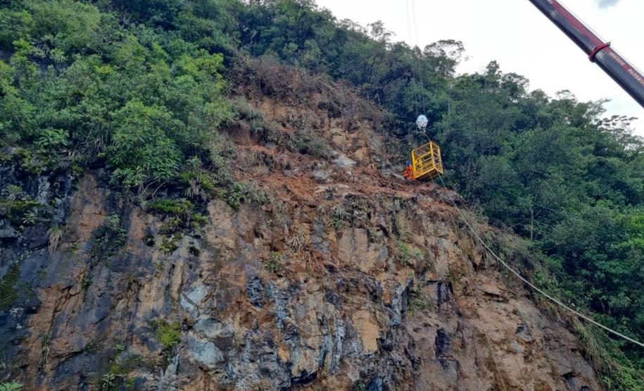 DER/PR avança em nova etapa da recuperação da encosta da BR-277 no Litoral - Foto: DER