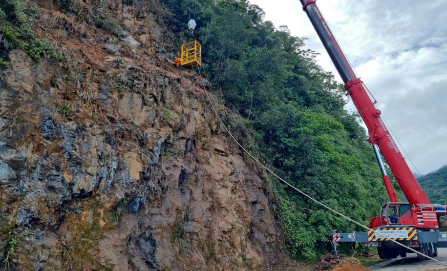 DER/PR avança em nova etapa da recuperação da encosta da BR-277 no Litoral - Foto: DER