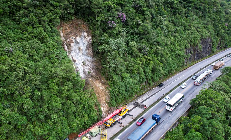 Obra de recuperação da BR-277 no Litoral entra na fase de contenção definitiva  Foto: Rodrigo Félix Leal / SEIL