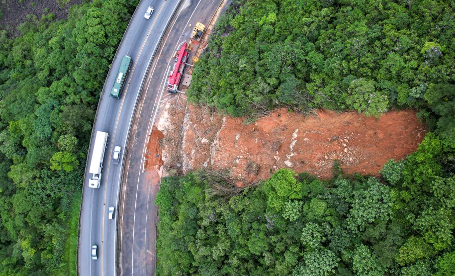 Sem guindastes, BR-277 teve final de semana com mais pistas liberadas Foto: Rodrigo Félix Leal/SEIL