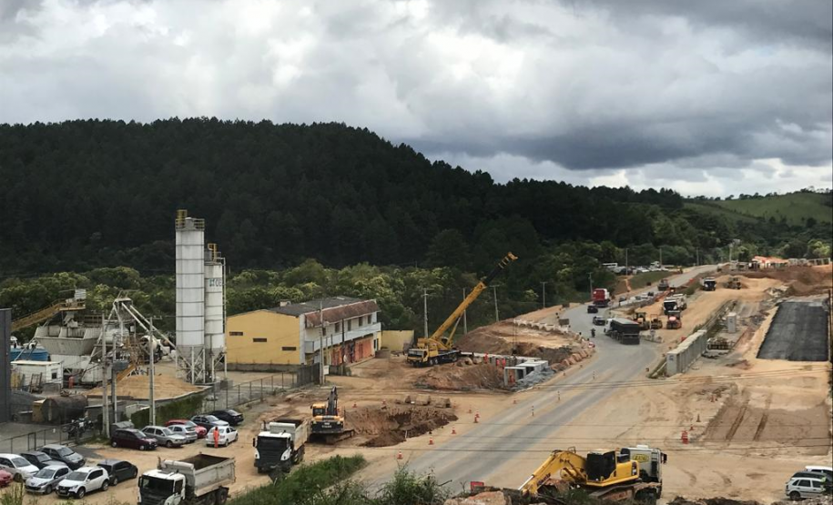 Com investimento de R$ 90 mi, duplicação da Rodovia dos Minérios atinge 50% de conclusão - Foto: DER
