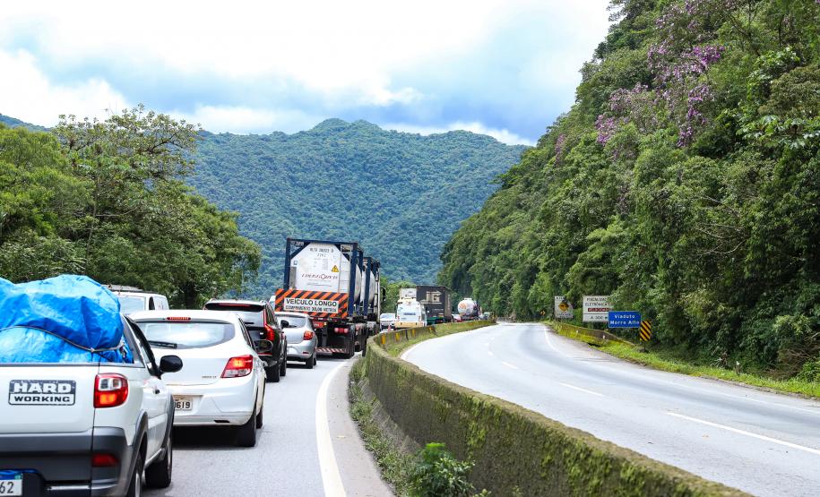 Serviços com guindaste do DER/PR na BR-277 entram na reta final - Foto: Rodrigo Félix Leal/SEIL