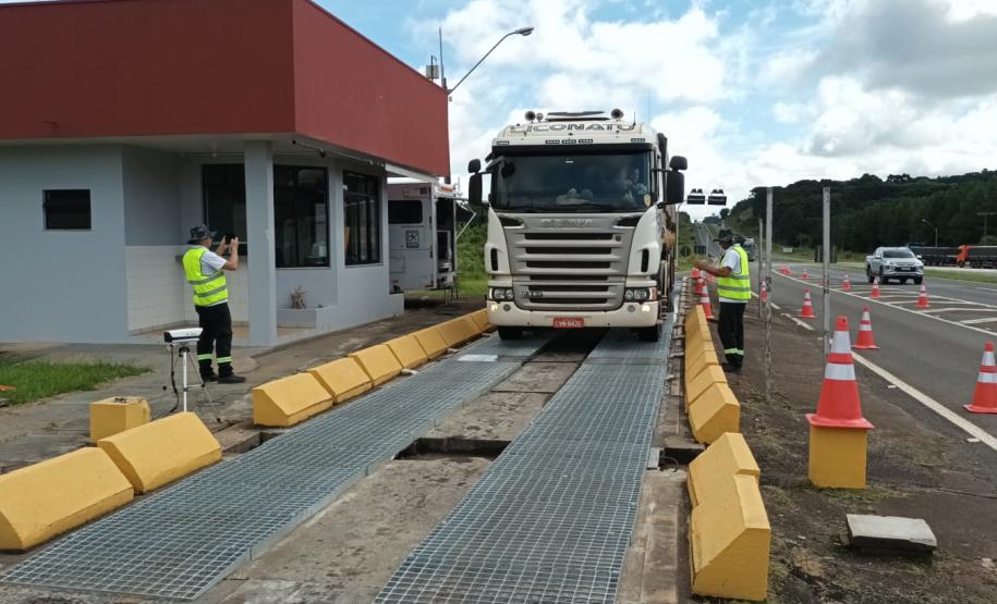 Balanças nos Campos Gerais são ativadas para fiscalizar excesso de carga  Foto: DER