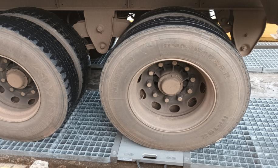 Balanças nos Campos Gerais são ativadas para fiscalizar excesso de carga  Foto: DER