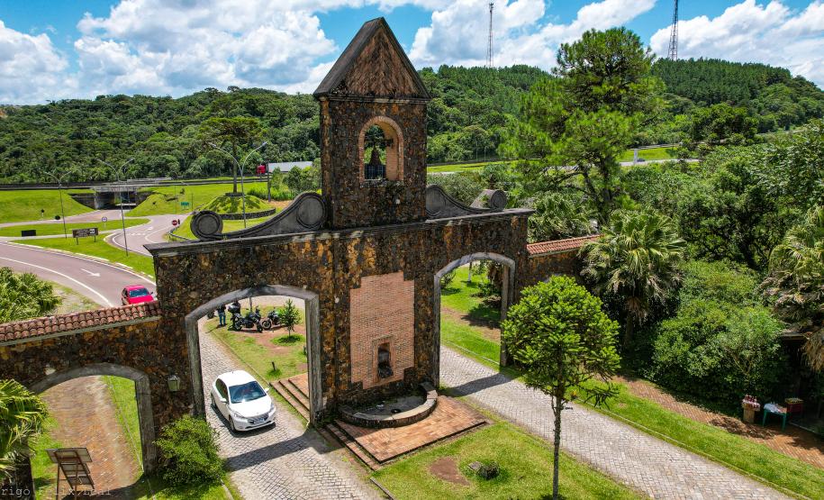 Com ação rápida após as chuvas, Estado volta a liberar tráfego na Estrada da Graciosa  Foto: Rodrigo Félix Leal / SEIL