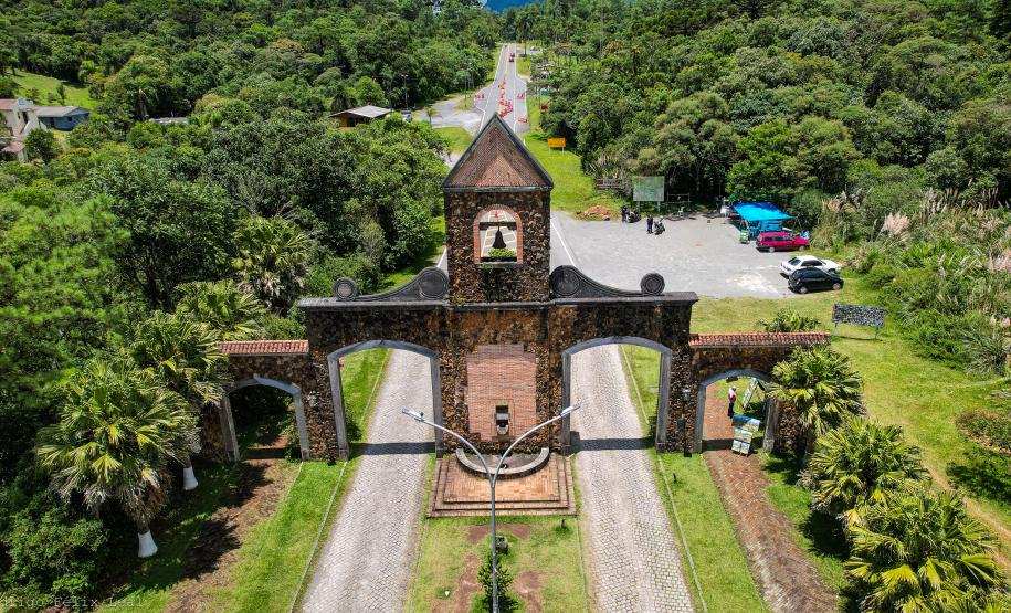 Com ação rápida após as chuvas, Estado volta a liberar tráfego na Estrada da Graciosa  Foto: Rodrigo Félix Leal / SEIL