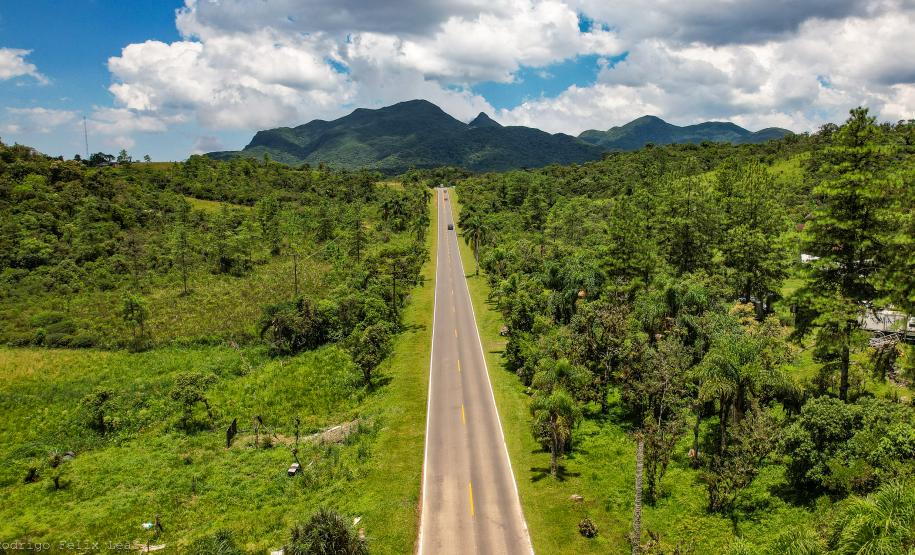 Com ação rápida após as chuvas, Estado volta a liberar tráfego na Estrada da Graciosa  Foto: Rodrigo Félix Leal / SEIL