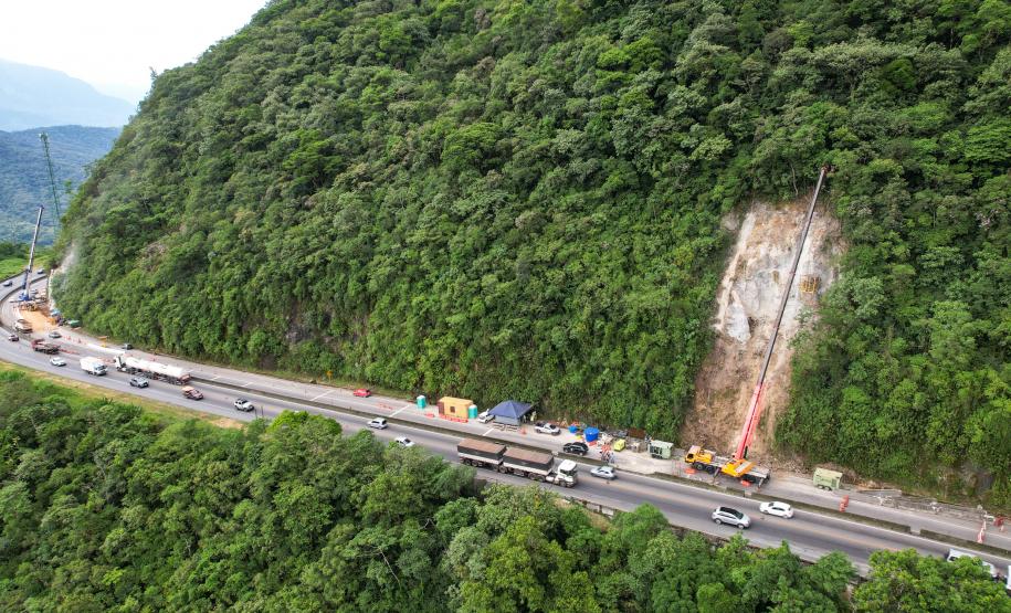 Para melhorar tráfego, BR-277 na Serra do Mar ficará sem guindastes durante o Carnaval Foto: Rodrigo Félix Leal/SEIL