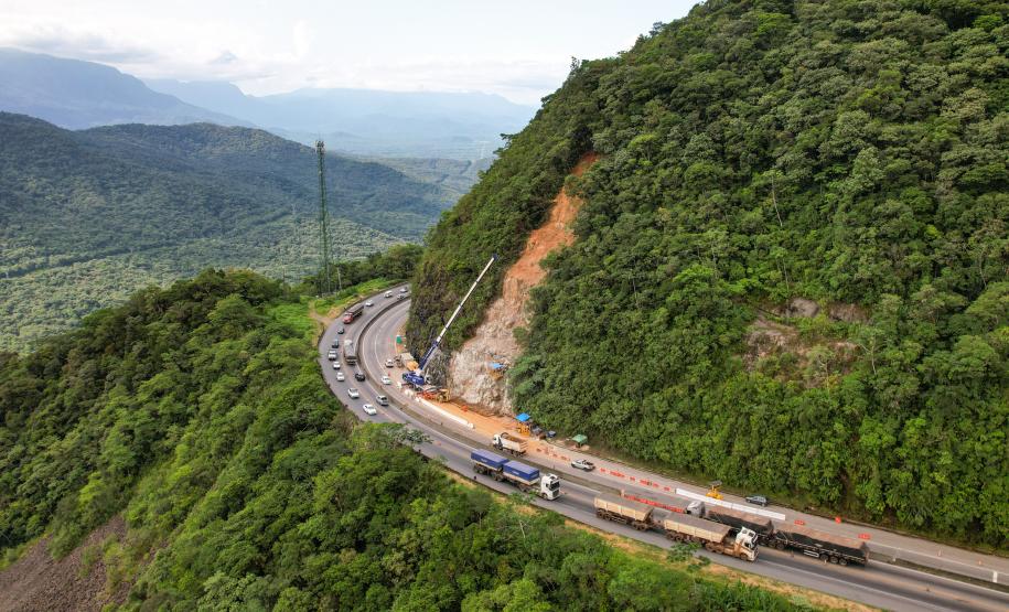 Para melhorar tráfego, BR-277 na Serra do Mar ficará sem guindastes durante o Carnaval Foto: Rodrigo Félix Leal/SEIL