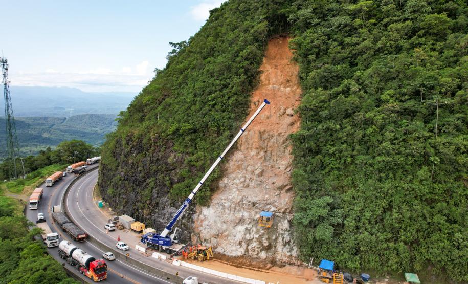 Para melhorar tráfego, BR-277 na Serra do Mar ficará sem guindastes durante o Carnaval Foto: Rodrigo Félix Leal/SEIL