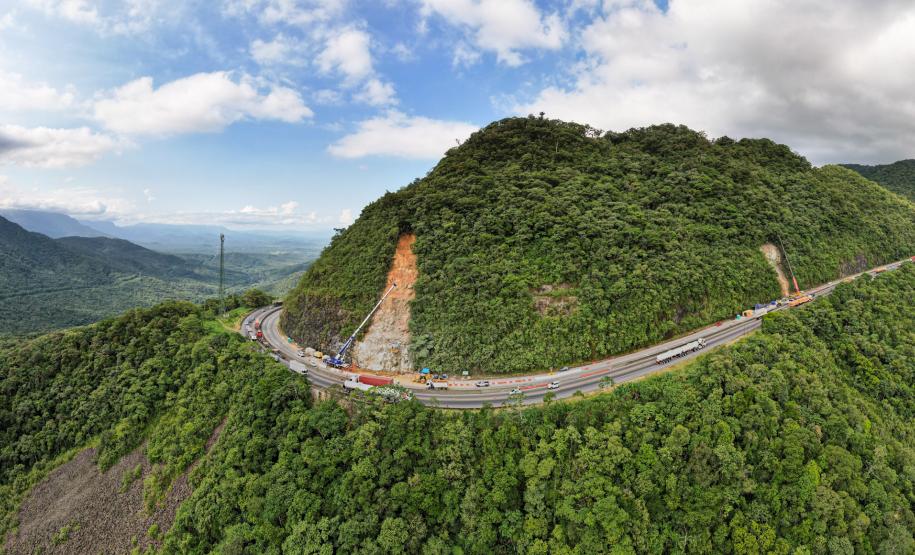 Para melhorar tráfego, BR-277 na Serra do Mar ficará sem guindastes durante o Carnaval Foto: Rodrigo Félix Leal/SEIL