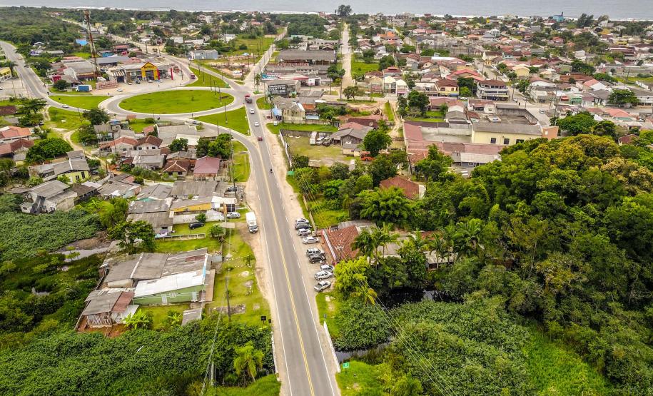 Outra importante obra no Litoral será a duplicação dos 12,8 quilômetros do trecho paranaense da rodovia entre Guaratuba e a cidade catarinense de Garuva.  Foto: José Fernando Ogura/AEN
