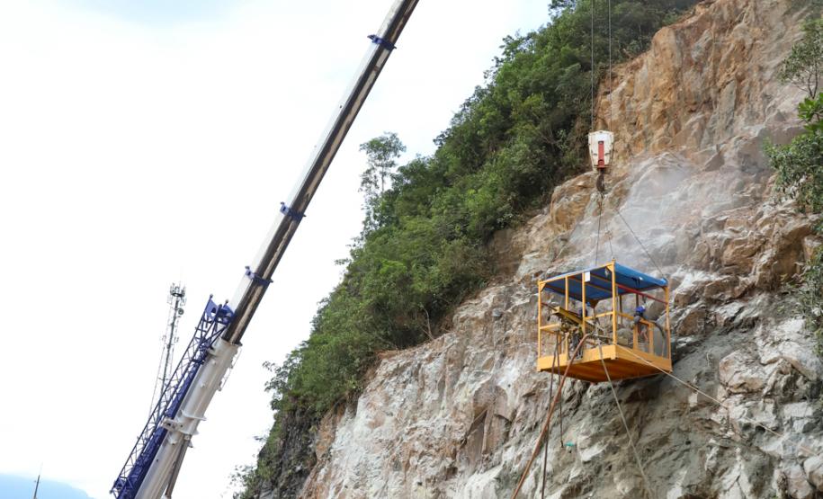 Para melhorar tráfego, BR-277 na Serra do Mar ficará sem guindastes durante o Carnaval Foto: Rodrigo Félix Leal/SEIL
