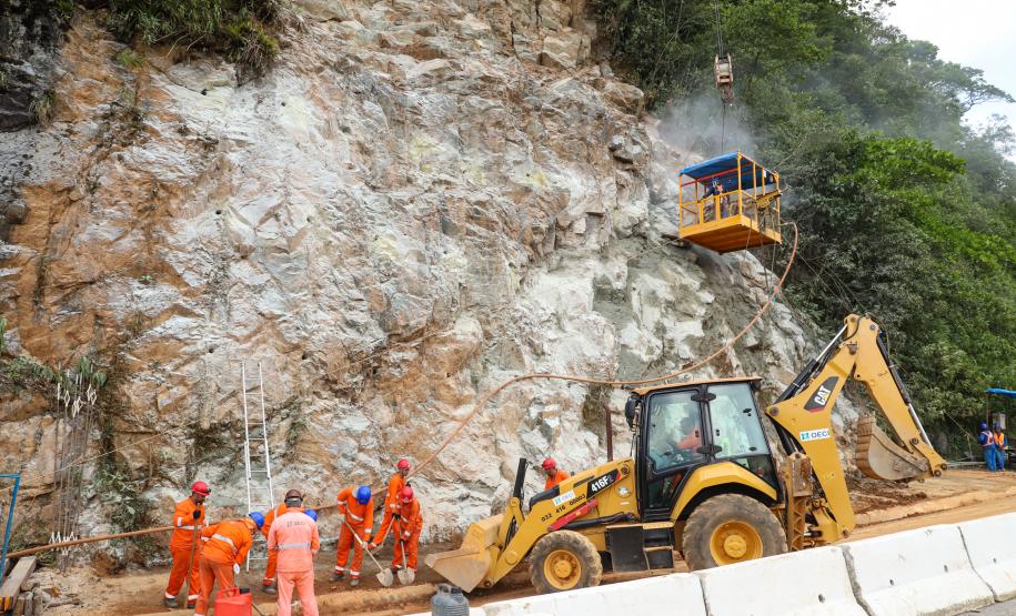 Para melhorar tráfego, BR-277 na Serra do Mar ficará sem guindastes durante o Carnaval Foto: Rodrigo Félix Leal/SEIL