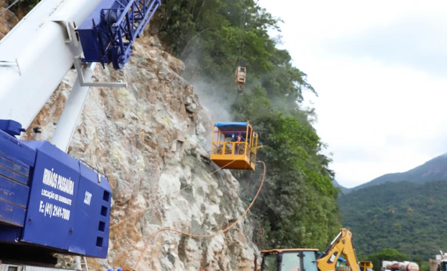 Para melhorar tráfego, BR-277 na Serra do Mar ficará sem guindastes durante o Carnaval Foto: Rodrigo Félix Leal/SEIL