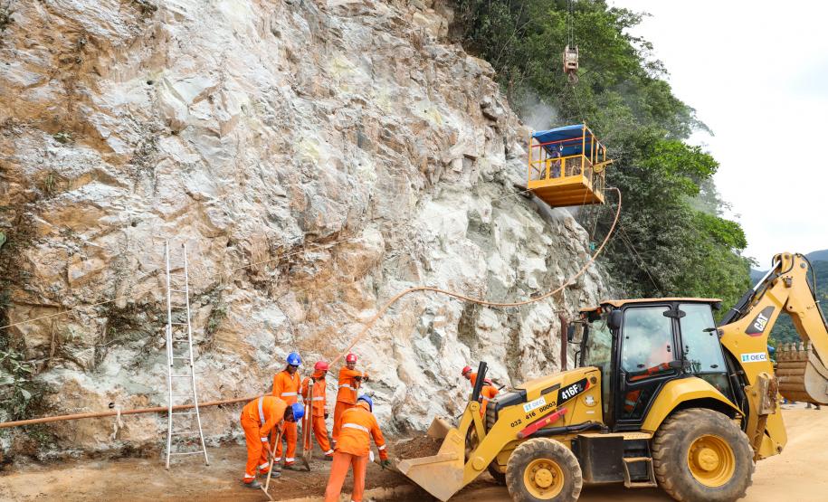Para melhorar tráfego, BR-277 na Serra do Mar ficará sem guindastes durante o Carnaval Foto: Rodrigo Félix Leal/SEIL